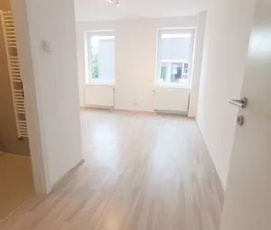 Top Garconniere - sehr gute Schallschutzfenster - Foto 2