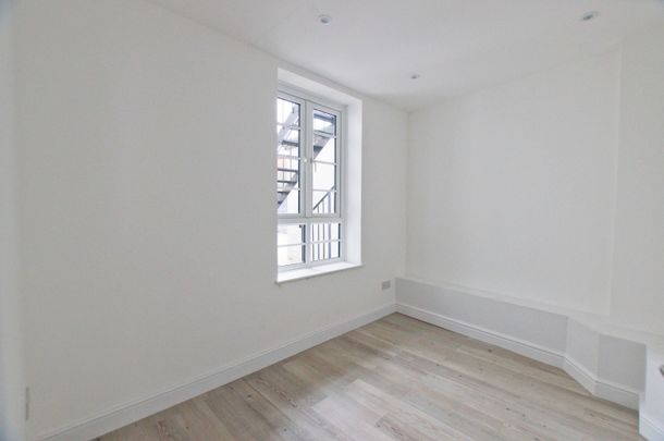 A modern two bedroom apartment located in the heart of Chichester historic city centre became available to rent on long term basis - Photo 1
