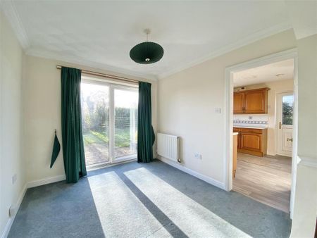 3 bedroom detached house to rent - Photo 2