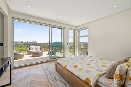 Multi Level Home With Panoramic Views & Swimming Pool - Photo 2