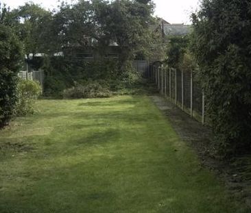 5 Bed Detached House With Large Garden in Winton - Photo 1
