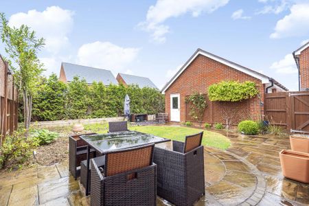 4 bedroom detached house to rent - Photo 4