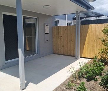 Huge Main Bedroom and Walk in Robe! - Photo 4