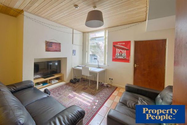 18 Fitzroy Avenue, Belfast, BT7 1HW - Photo 1