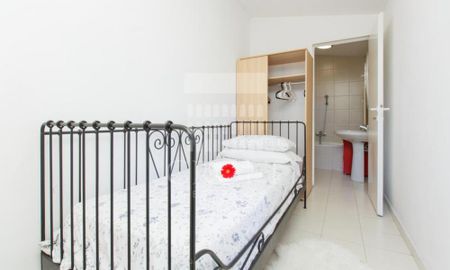 Center-Popolo: Beautiful, renovated 4 bedroom, 4 bath, veranda terrace, uniquely situated in private villa near Villa Borghese and Piazza del Popolo. Bright, silent, air conditioning, panoramic terrace Ref412 - Photo 2