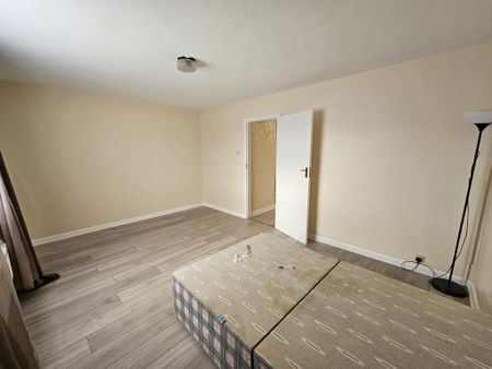 3 bedroom detached house to rent - Photo 4