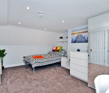 Oriental Road, Woking, Surrey, GU22 7AL - Photo 3