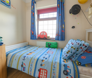 4 bedroom semi-detached house to rent - Photo 5