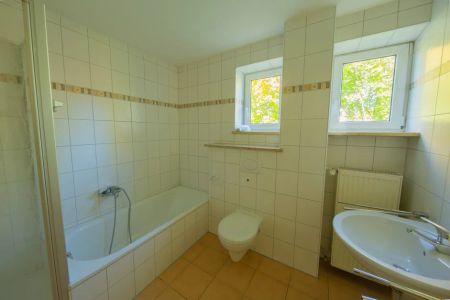 GROßZÜGIGE 4-ZIMMER WOHNUNG MIT TOLLEM GARTEN IN ECHING AM AMMERSEE - Photo 2