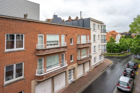 GEMEUBELD: Recent en gezellig ingericht appartement gelegen nabij de winkels en het strand. - Foto 3