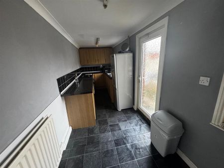 2 bedroom end of terrace house to rent - Photo 5