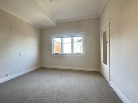 Location! Location! Location! - Photo 4