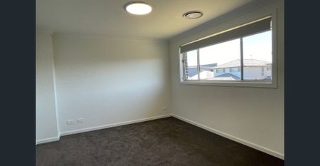 Near New 5 Bedroom House in Marsden Park - Photo 3