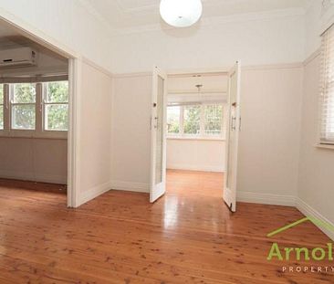 WARATAH 2 BEDROOM CLASSIC ART DECO - Photo 3