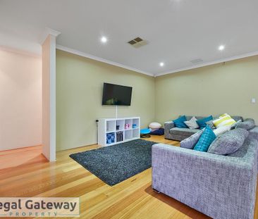 20 Kinloch Pass, AUBIN GROVE WA 6164 - Photo 2