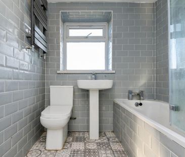 3 bedroom flat to rent - Photo 3