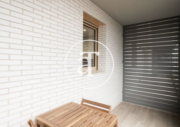 Penthouse apartment for rent with 3 bedrooms, balcony, terrace and 2 bathrooms in Badalona