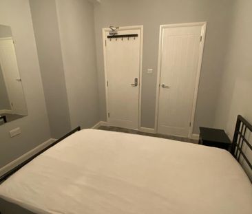 6 bedroom semi-detached house to rent - Photo 6