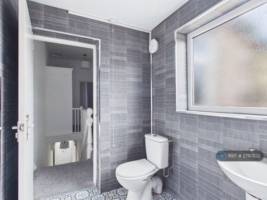 3 bedroom terraced house to rent - Photo 1