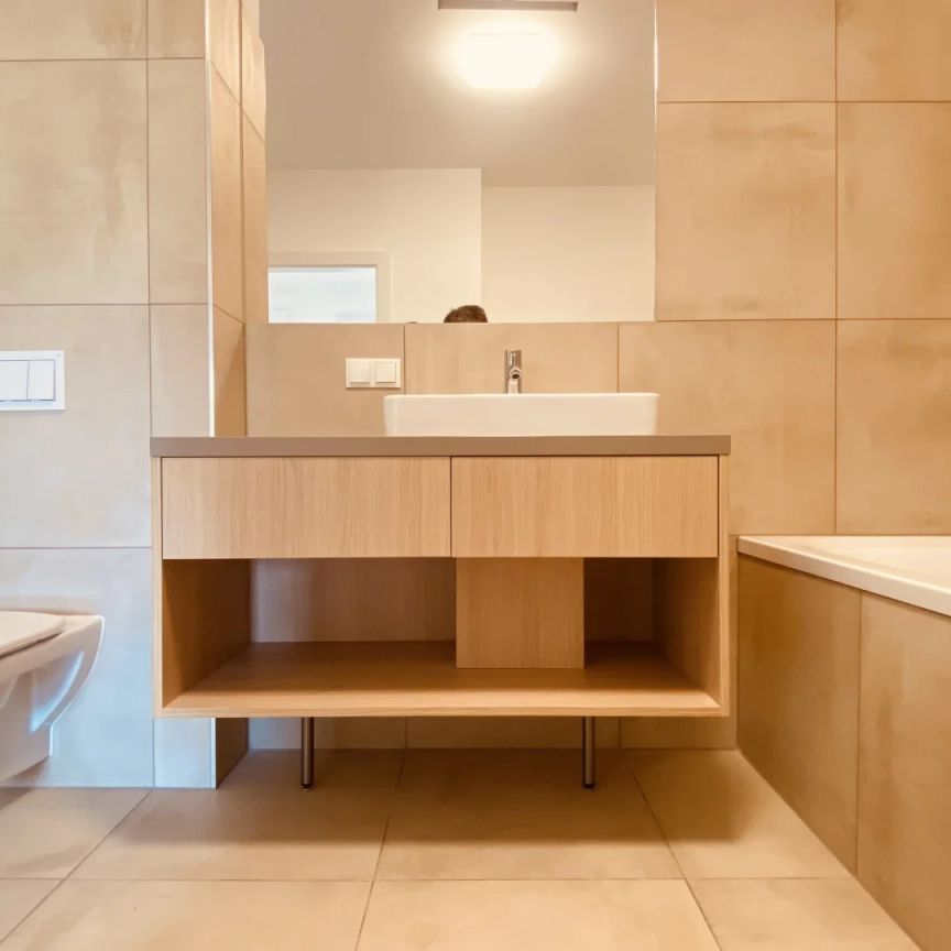 Neubau Erstbezug Gemütliche Drei Zimmer Wohnung mit Balkon und Grünblick - Foto 1