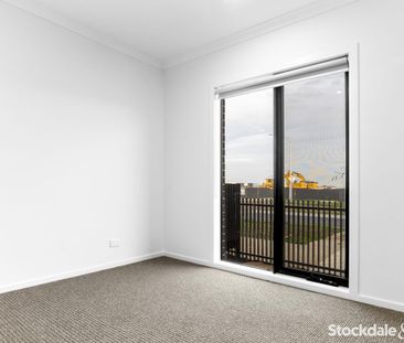 Brand New 4-Bedroom Townhouse ! - Photo 2