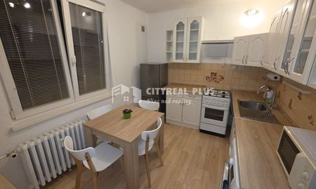 Prenajmem prerobený 3 izbový byt na Novomestskej ul. Nové Zámky - Fotografia 2