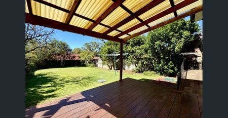 Walk to Eastwood Station – Full-Brick 4 Bedroom Home - Photo 4
