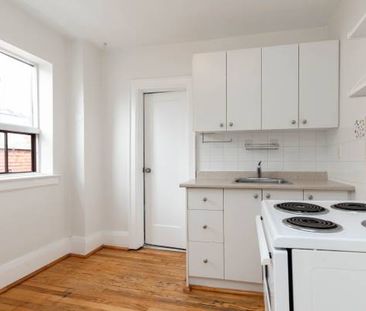 492 MONTROSE AVE. UNIT 11 - Studio/1Bath, Steps from TTC, *UTLS FREE* - Photo 2