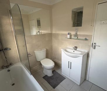 1 bedroom Flat To Let - Photo 5