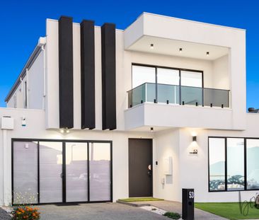 Luxury Family Living in Prime Mickleham Location - Photo 4