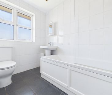 3 bedroom House in Lindsey Close, Wokingham - Photo 6