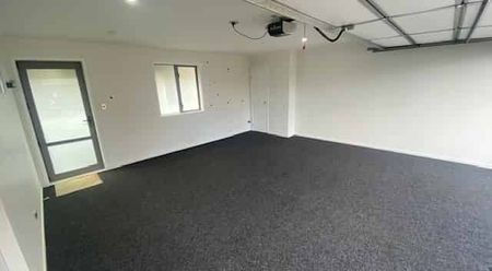 Contemporary Comfort in the Heart of Hamilton – 3 Bedrooms + Double Garage - Photo 2