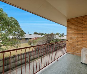 Two Level, Two Bedroom Unit Close to CBD - Photo 3