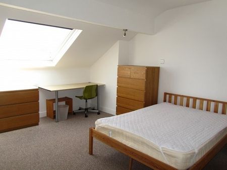 4 double bed student/professional house. Student House in Sheffield - Photo 3