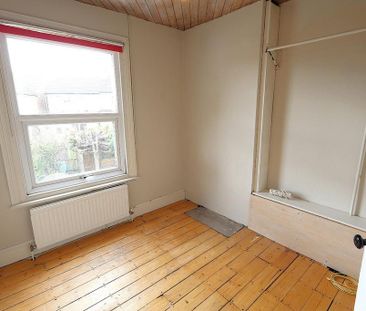 3 bedroom end of terrace house to rent - Photo 2