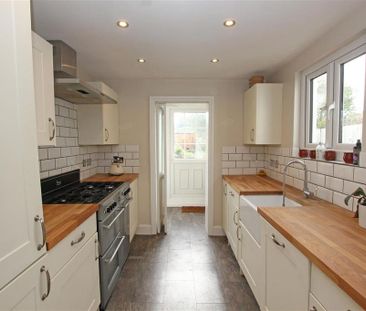 2 bedroom semi-detached house to rent - Photo 5