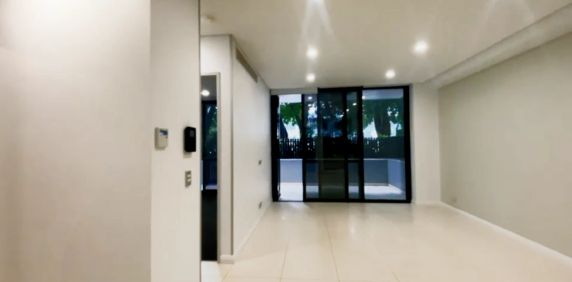 1 bed 1 bath-Excluding furniture - Photo 2