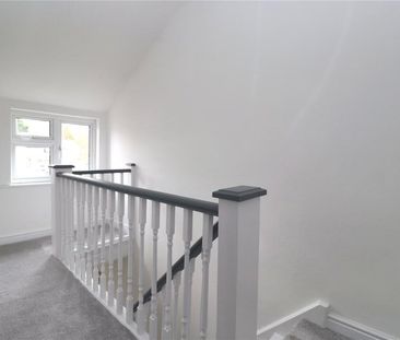 12 The Triangle, Woking - 2 bedrooms Property for lettings - Seymours - Photo 1