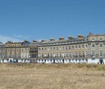 49 Sea Front, Hayling Island - Photo 4