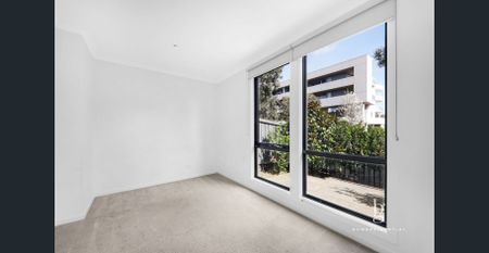 Modern 3-Bedroom Townhouse in Maidstone - Photo 3