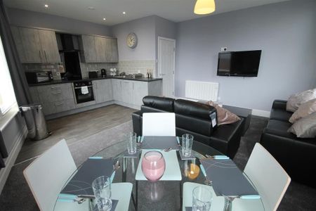 3 bedroom apartment to rent - Photo 5