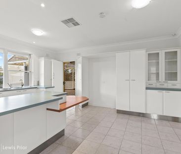 Low-Maintenance Living in Oaklands Park - Photo 4