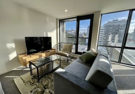 Stylish One Bedroom, One Bathroom Apartment with Balcony - Photo 3
