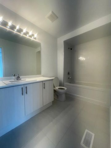 For Lease - 203 Monarch Avenue, Ajax, Ontario - Photo 5