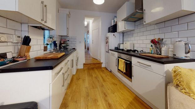 2 Bed Flat, Wastdale Road, SE23 - Photo 1