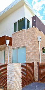 Light filled townhouse in Brunswick West - Photo 4