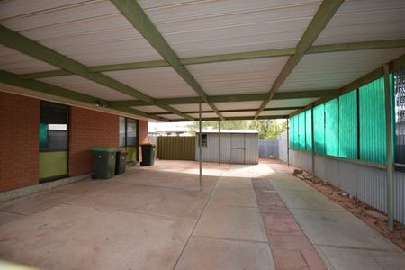 Family Home on the West side - Photo 5