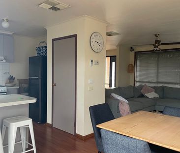 Immaculate Three Bedroom House in Beautiful Street - Photo 5