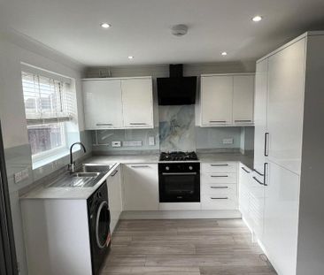 3 bedroom end of terrace house to rent - Photo 5