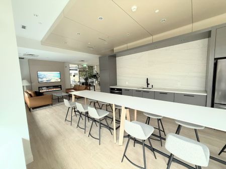 For Lease - 3250 Carding Mill Trail Unit# 425, Oakville, Ontario - Photo 2